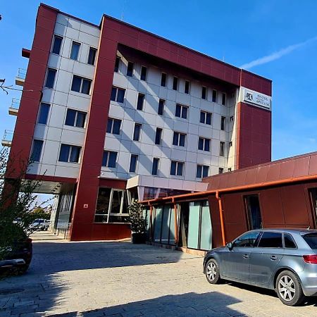 Hotel Grandis Apulum Mioveni المظهر الخارجي الصورة